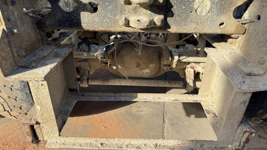 Camion şasiu Mercedes-Benz SK 3234 8x4 chassis: Foto 14