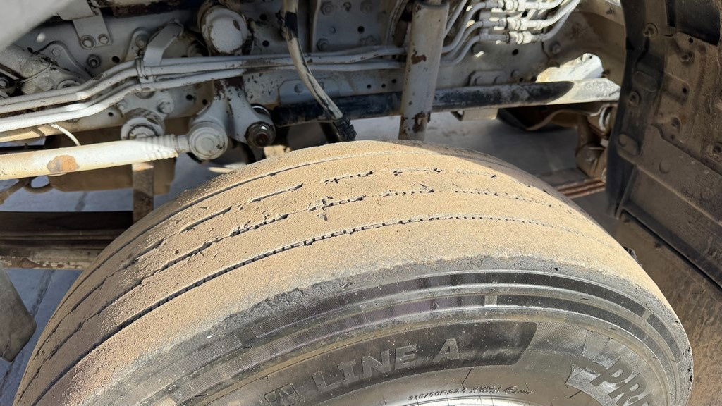 Camion şasiu Mercedes-Benz SK 3234 8x4 chassis: Foto 12