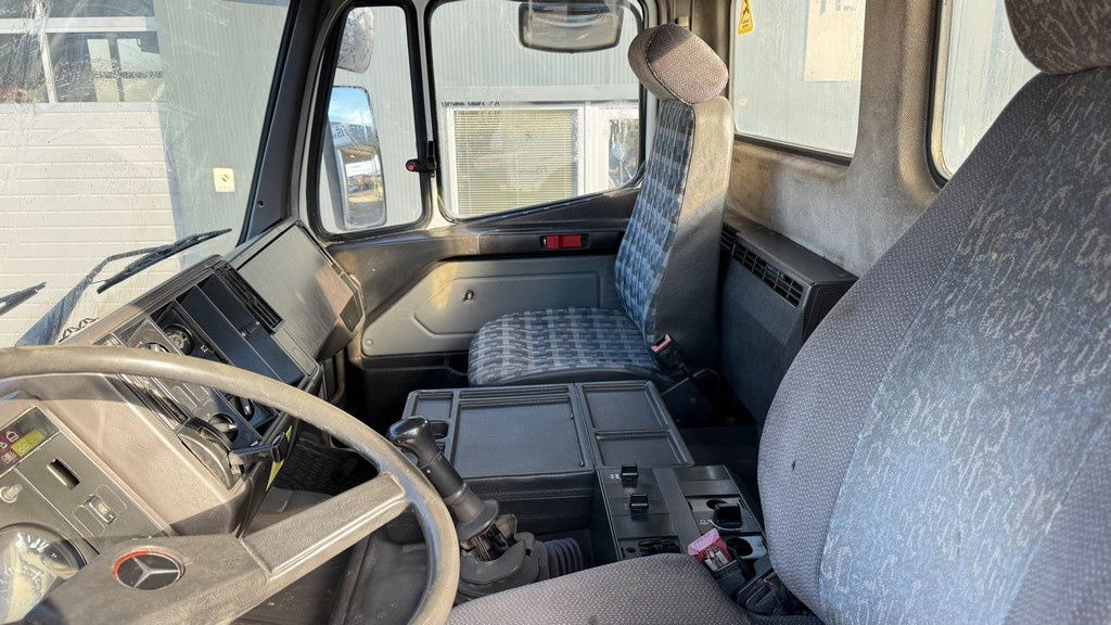 Camion şasiu Mercedes-Benz SK 3234 8x4 chassis: Foto 22