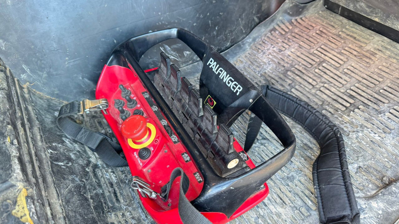 Camion basculantă, Camion cu macara Scania P 114C 340 4x4 tipper - PK 14080 - 10.6M - 108.000km: Foto 13 Camion basculantă, Camion cu macara Scania P 114C 340 4x4 tipper - PK 14080 - 10.6M - 108.000km: Foto 13