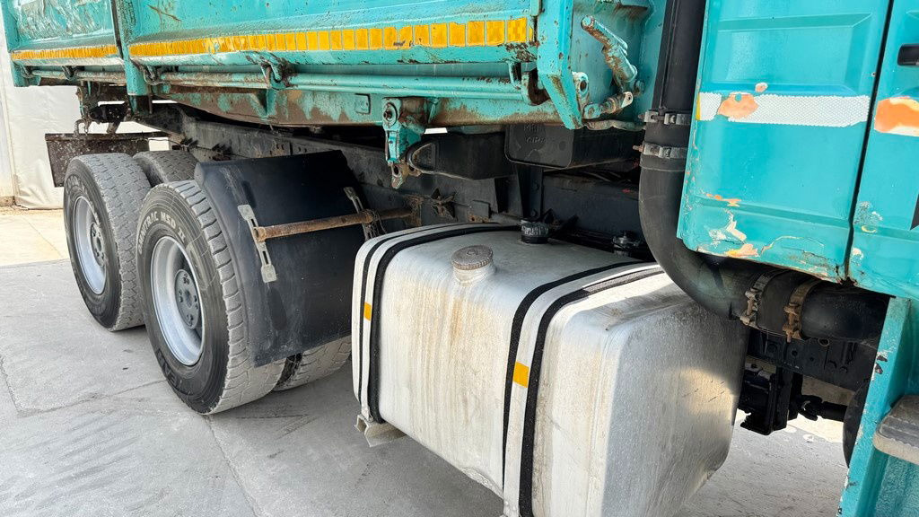 Scania R142-V8 H 6x4 3 sided tipper - full spring - Camion basculantă: Foto 4 Scania R142-V8 H 6x4 3 sided tipper - full spring - Camion basculantă: Foto 4