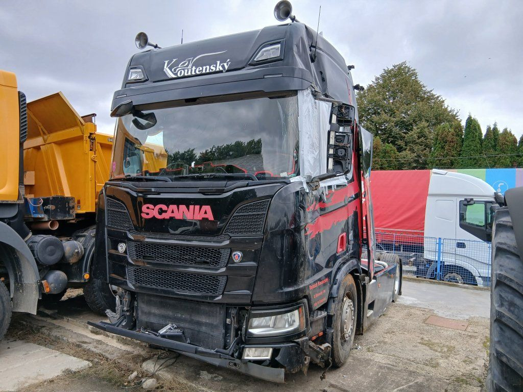 Scania R450 MEGA/lowdeck Unfall / damage - Cap tractor: Foto 1 Scania R450 MEGA/lowdeck Unfall / damage - Cap tractor: Foto 1