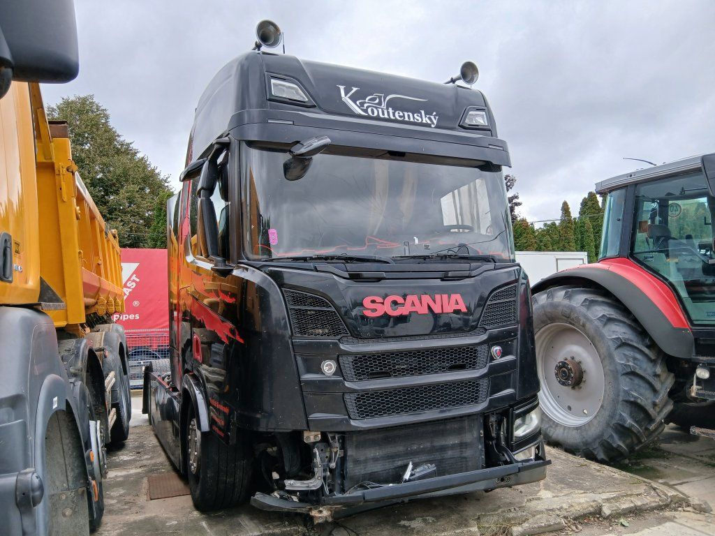 Scania R450 MEGA/lowdeck Unfall / damage - Cap tractor: Foto 2 Scania R450 MEGA/lowdeck Unfall / damage - Cap tractor: Foto 2