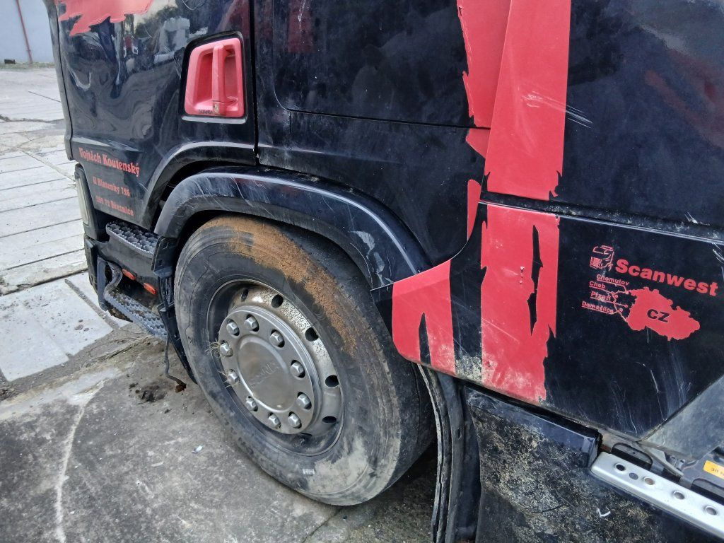 Scania R450 MEGA/lowdeck Unfall / damage - Cap tractor: Foto 5 Scania R450 MEGA/lowdeck Unfall / damage - Cap tractor: Foto 5