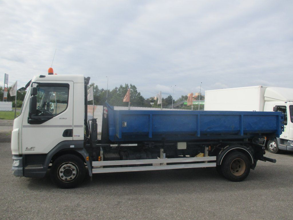 DAF LF 12.250 - Camion cu cârlig: Foto 2 DAF LF 12.250 - Camion cu cârlig: Foto 2