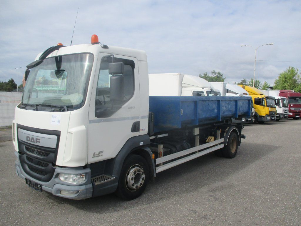 DAF LF 12.250 - Camion cu cârlig: Foto 1 DAF LF 12.250 - Camion cu cârlig: Foto 1