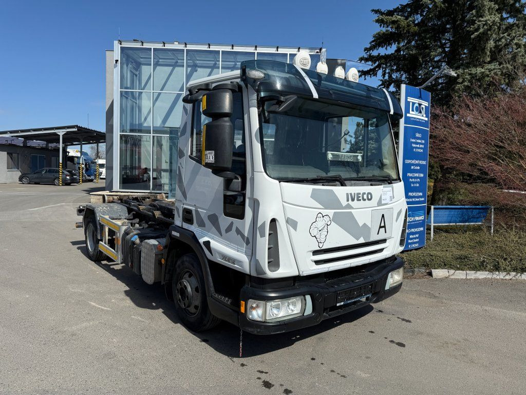 Iveco 75E18 EURO 4 - Camion cu cârlig: Foto 2 Iveco 75E18 EURO 4 - Camion cu cârlig: Foto 2