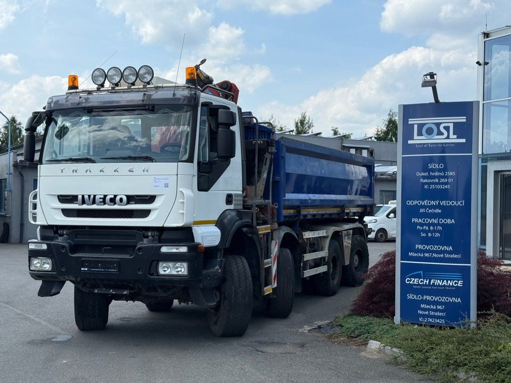 Iveco Trakker AD410 T45 8x8 + HMF 1643 Z2 - Camion basculantă: Foto 1 Iveco Trakker AD410 T45 8x8 + HMF 1643 Z2 - Camion basculantă: Foto 1