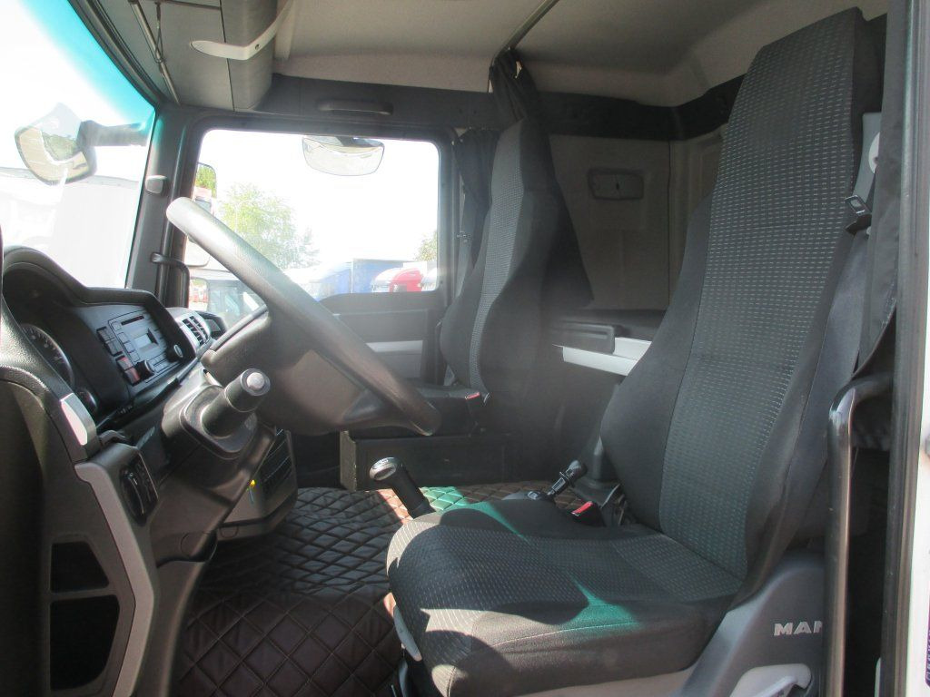 MAN TGL 12.220 - Camion furgon: Foto 4 MAN TGL 12.220 - Camion furgon: Foto 4