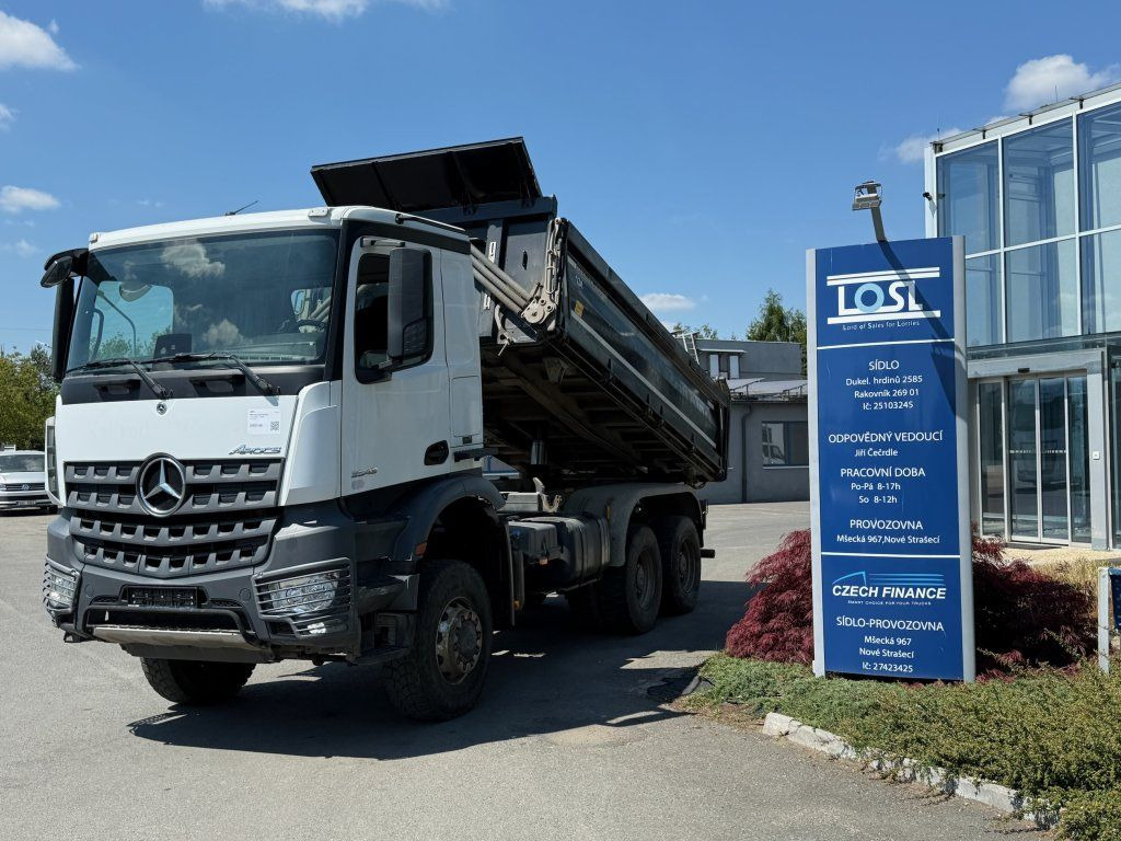 Mercedes-Benz 3343 Arocs 6x6 S3 EURO 6 - Camion basculantă: Foto 1 Mercedes-Benz 3343 Arocs 6x6 S3 EURO 6 - Camion basculantă: Foto 1