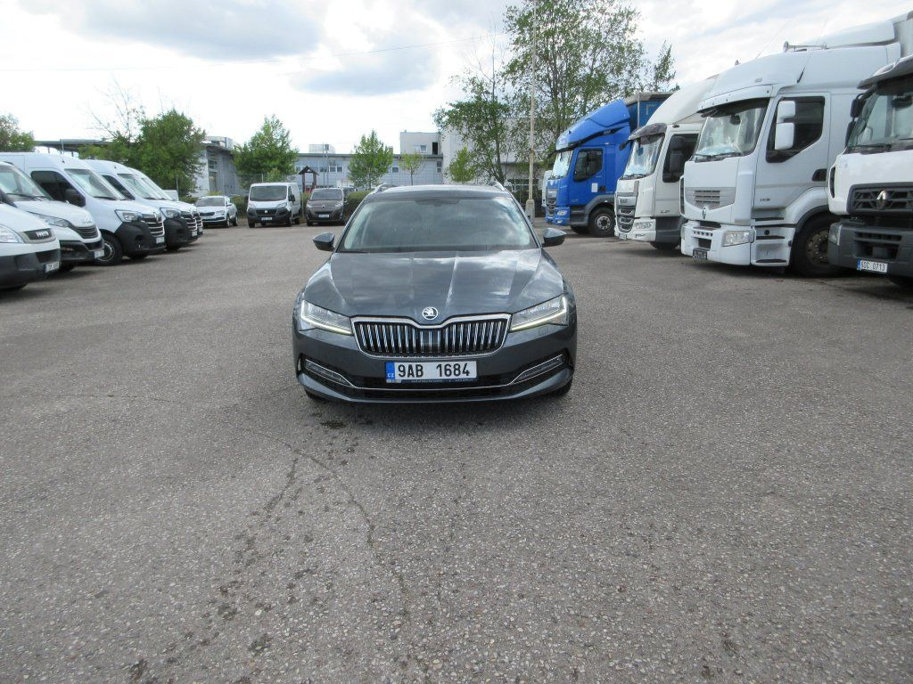 Skoda 2.0 Tdi  Style - Mașină break: Foto 2 Skoda 2.0 Tdi  Style - Mașină break: Foto 2