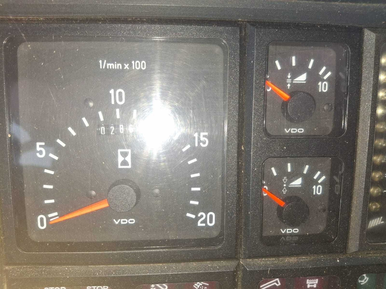 Claas dominator 118 sl Maxi - Combină agricola: Foto 4 Claas dominator 118 sl Maxi - Combină agricola: Foto 4