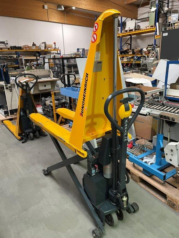 5 (five) scissor pallet truck with electric drive and quick lift pump Jungheinrich model TMX-E 10 - Transpalet manual: Foto 1 5 (five) scissor pallet truck with electric drive and quick lift pump Jungheinrich model TMX-E 10 - Transpalet manual: Foto 1