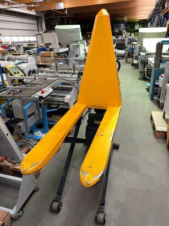 5 (five) scissor pallet truck with electric drive and quick lift pump Jungheinrich model TMX-E 10 - Transpalet manual: Foto 3 5 (five) scissor pallet truck with electric drive and quick lift pump Jungheinrich model TMX-E 10 - Transpalet manual: Foto 3