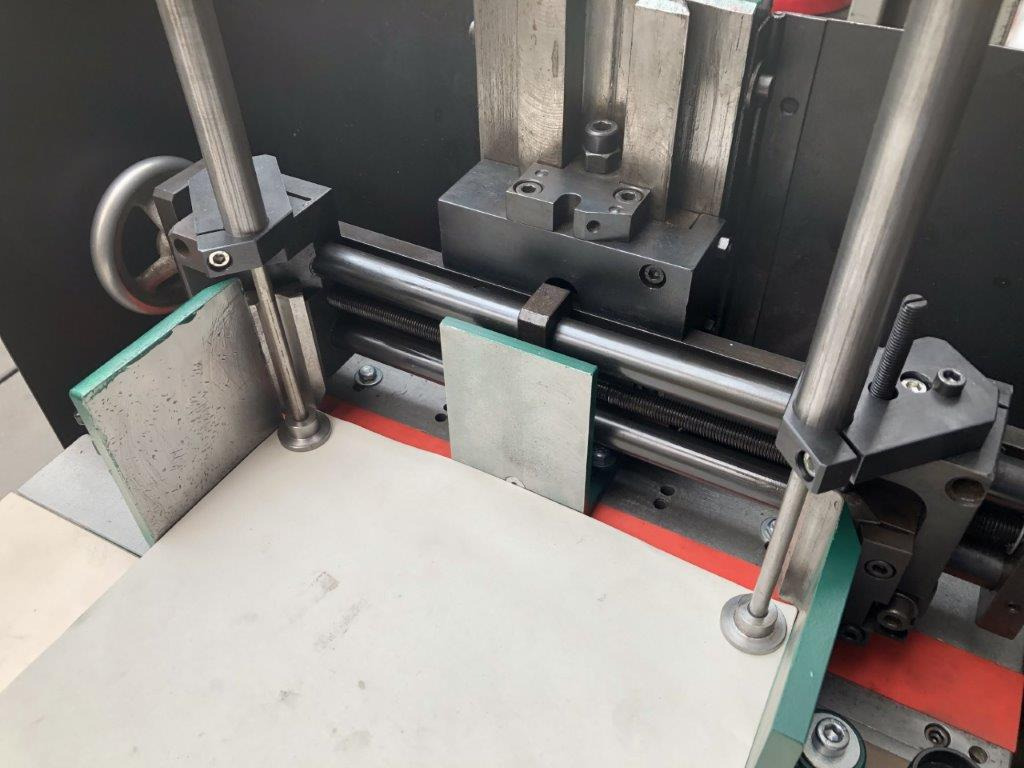 Karl Tränklein EK-D 100 double corner rounding machine - Mașină de îndosariat: Foto 2 Karl Tränklein EK-D 100 double corner rounding machine - Mașină de îndosariat: Foto 2