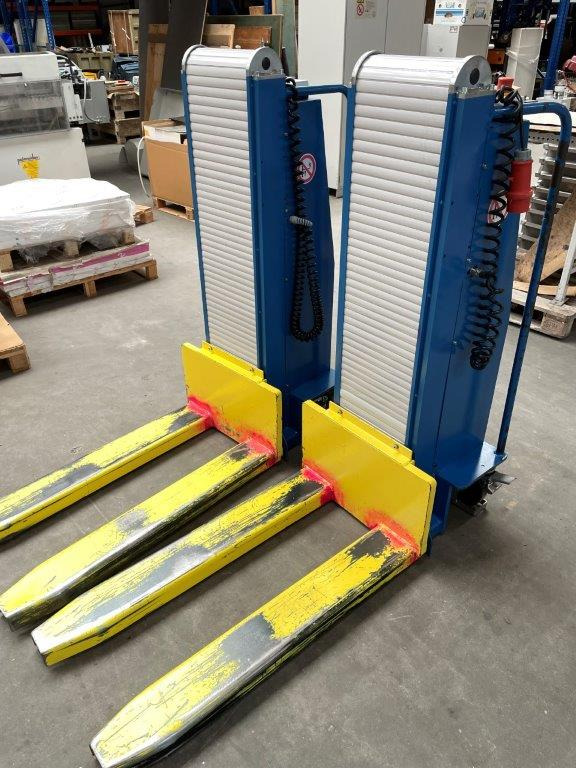 Two electric pallet lifters Butler 1200 - Transpalet manual: Foto 1 Two electric pallet lifters Butler 1200 - Transpalet manual: Foto 1