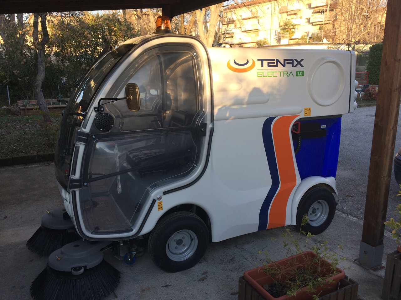 TENAX 1.0 ELECTRA - Măturătoare stradală: Foto 1 TENAX 1.0 ELECTRA - Măturătoare stradală: Foto 1