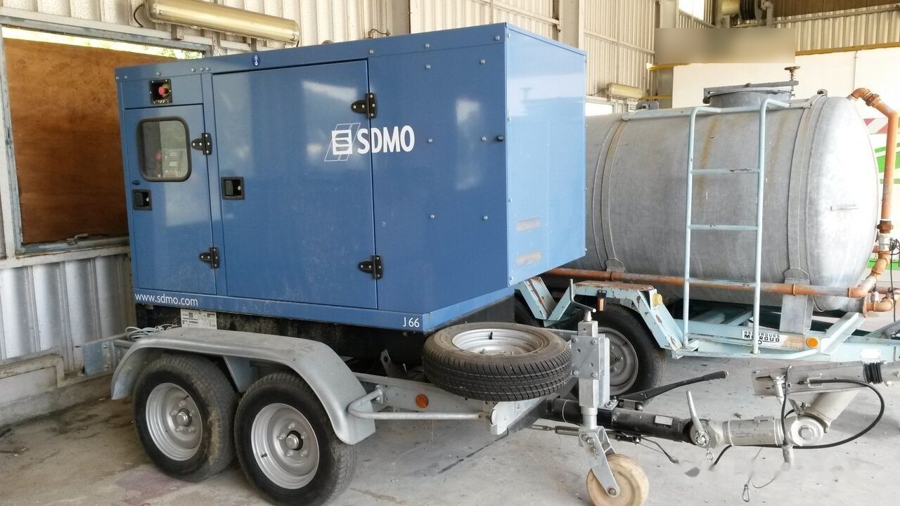 SDMO 70 kVa John Deere - Generator electric: Foto 1 SDMO 70 kVa John Deere - Generator electric: Foto 1