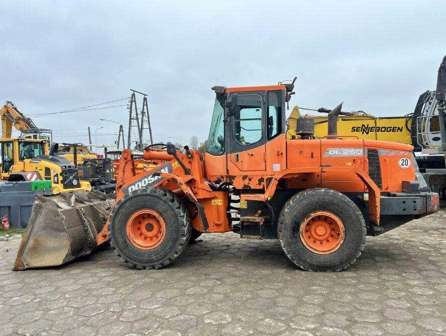 Doosan DL250 - Încărcător frontal pe pneuri: Foto 3 Doosan DL250 - Încărcător frontal pe pneuri: Foto 3