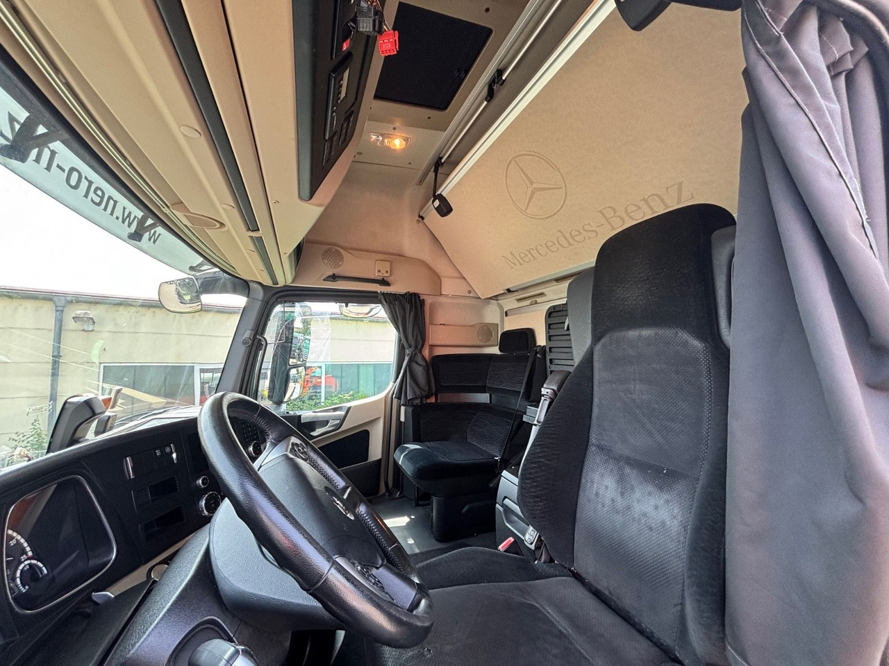 Cap tractor Mercedes-Benz Actros 1852 Giga Space/Alu Felgen/Retarder: Foto 6