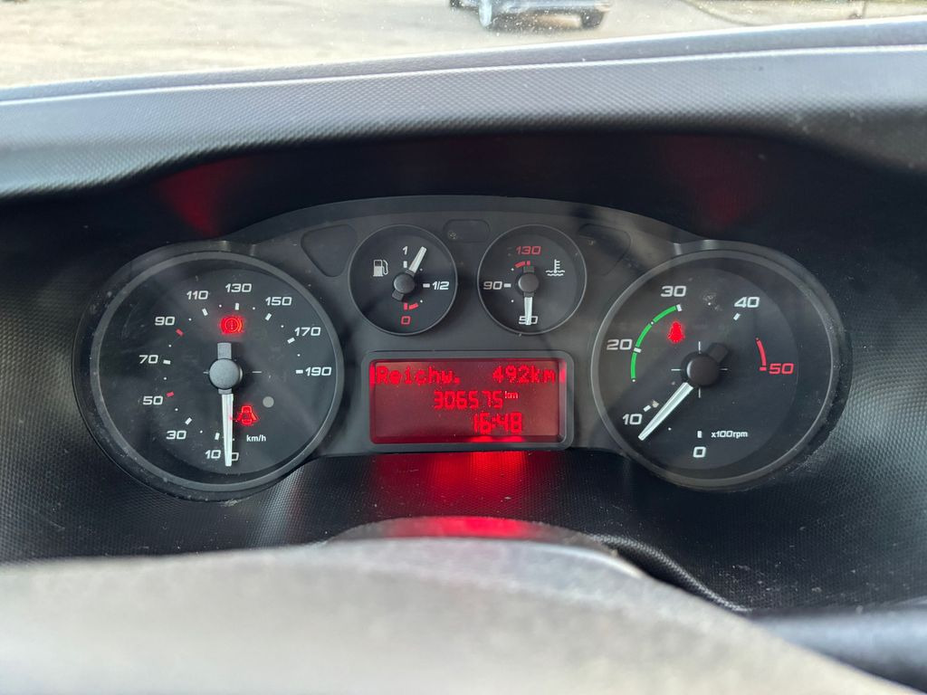 Dubă Iveco Daily 35S130 Klima Iveco Daily 35S130 Klima: Foto 11 Dubă Iveco Daily 35S130 Klima Iveco Daily 35S130 Klima: Foto 11