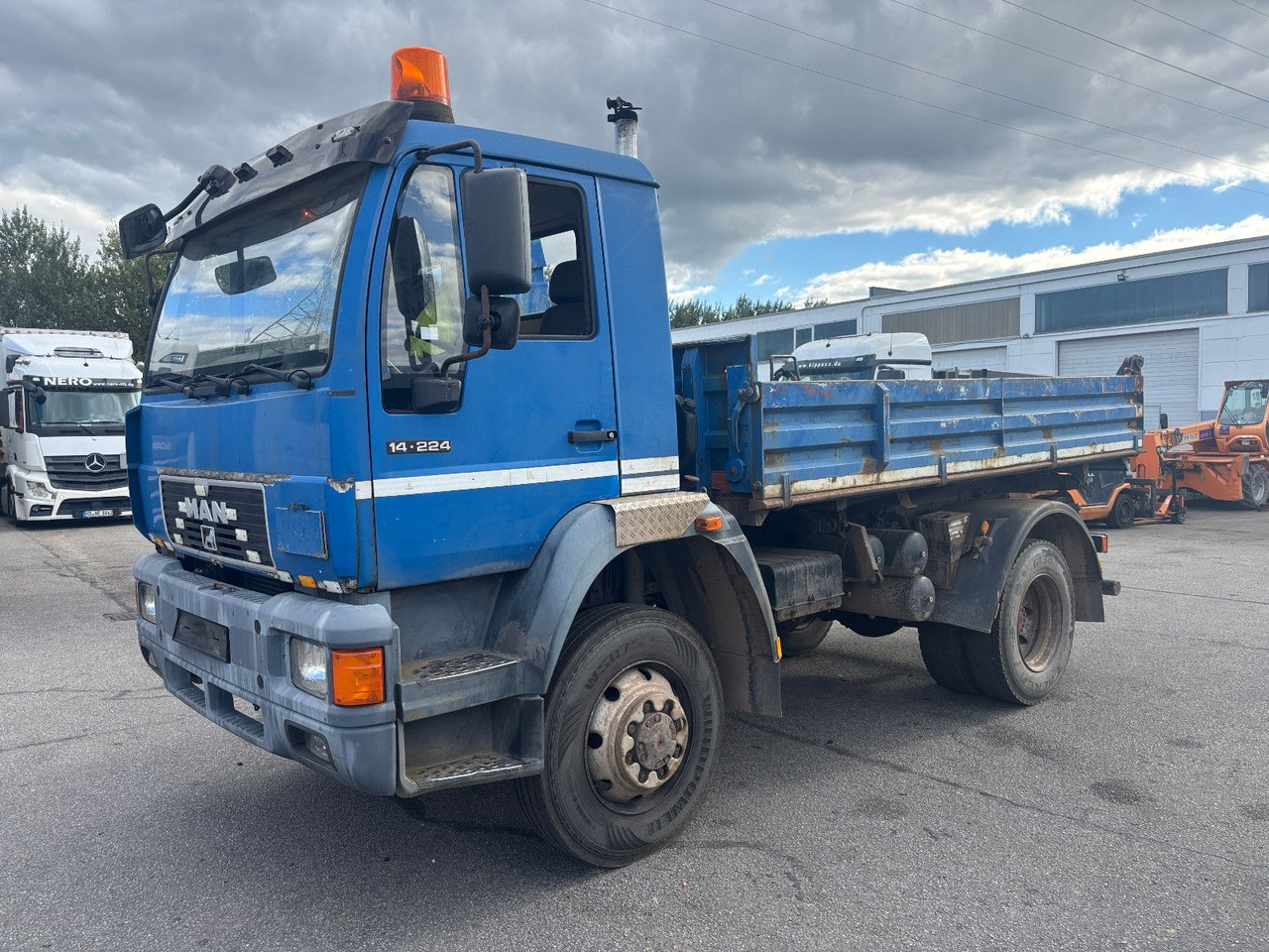 MAN 14.224 12.220 4x4 Meiller 3 Seitenkipper - Camion basculantă: Foto 2 MAN 14.224 12.220 4x4 Meiller 3 Seitenkipper - Camion basculantă: Foto 2