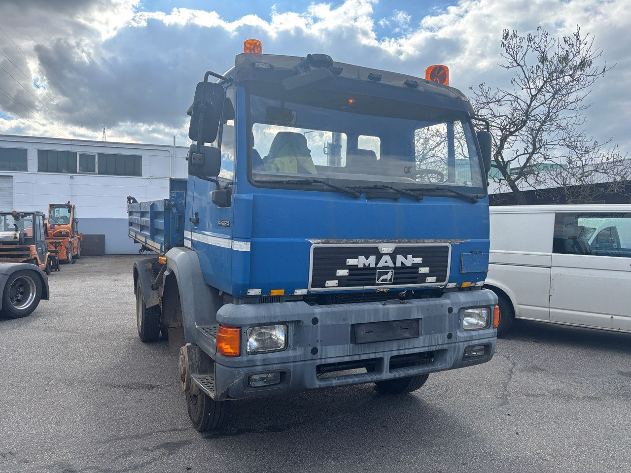 MAN 14.224 12.220 4x4 Meiller 3 Seitenkipper - Camion basculantă: Foto 4 MAN 14.224 12.220 4x4 Meiller 3 Seitenkipper - Camion basculantă: Foto 4