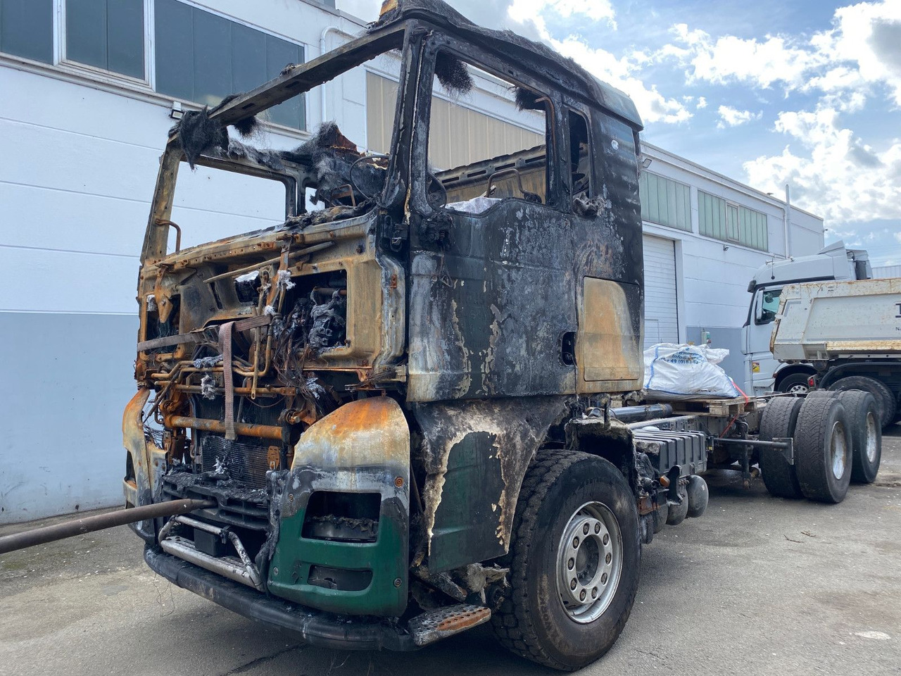 MAN TGX 26.580 Verbrannt 6x4 - Camion şasiu: Foto 2 MAN TGX 26.580 Verbrannt 6x4 - Camion şasiu: Foto 2