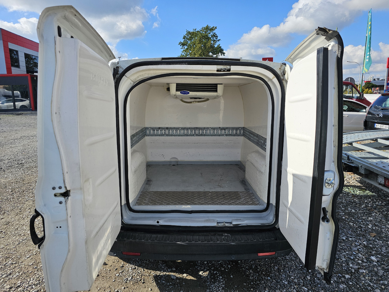 Fiat Doblo chlodnia mroznia carrier +230v - 18 C euro5 - Autoutilitară frigorifica: Foto 2 Fiat Doblo chlodnia mroznia carrier +230v - 18 C euro5 - Autoutilitară frigorifica: Foto 2