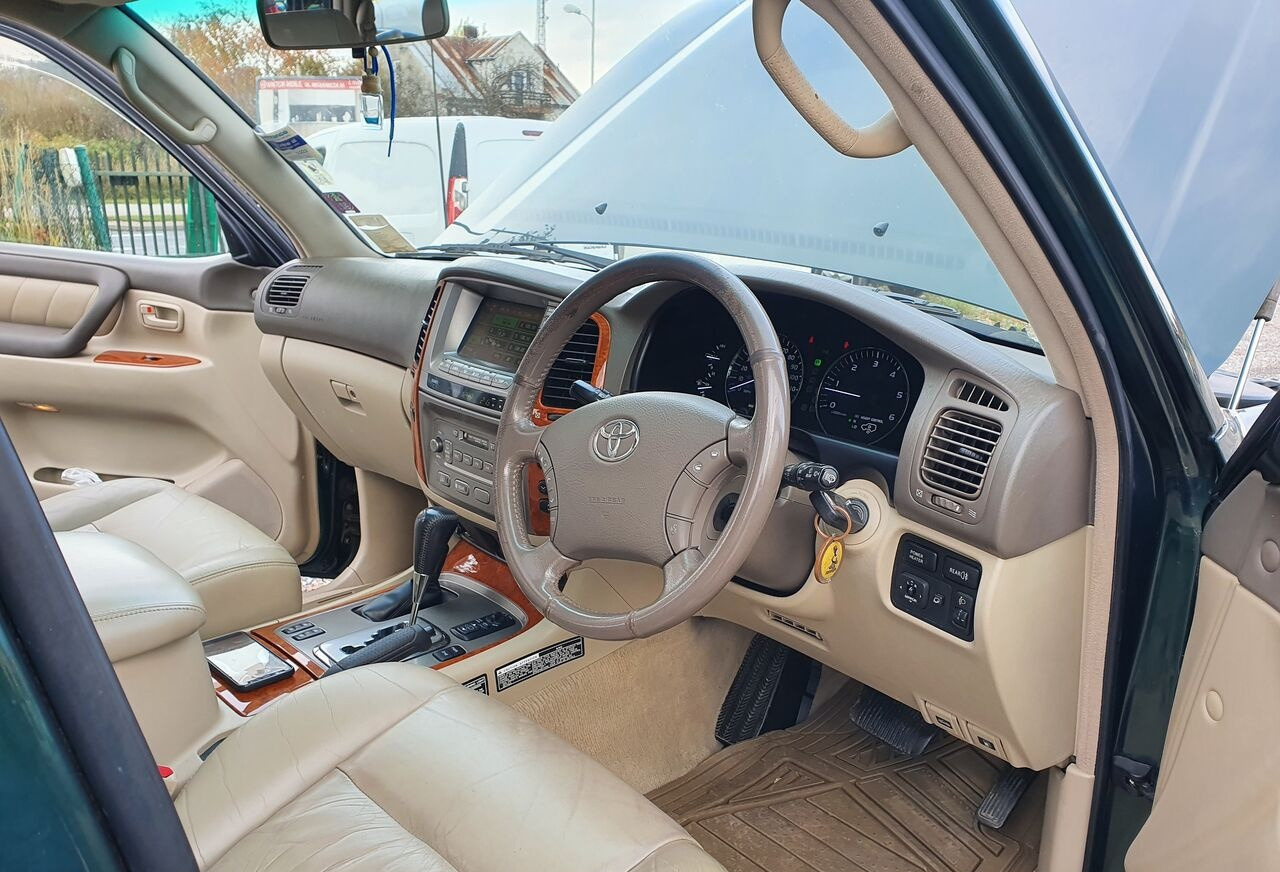 Toyota LAND CRUISER 100 4,2 TD KLIMA 7 OSOB - Automobil: Foto 2 Toyota LAND CRUISER 100 4,2 TD KLIMA 7 OSOB - Automobil: Foto 2