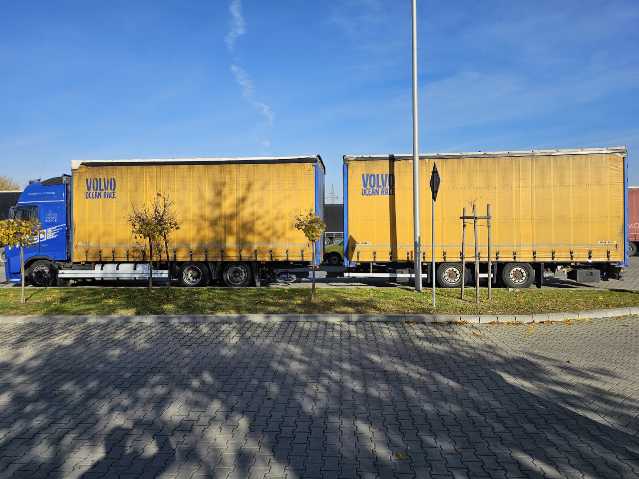 VOLVO FH460 ZESTAW TANDEM 120 M3 PRZEJAZDOWY + PRZYCZEPA FIRANKA SAF - Camion cu prelată: Foto 2 VOLVO FH460 ZESTAW TANDEM 120 M3 PRZEJAZDOWY + PRZYCZEPA FIRANKA SAF - Camion cu prelată: Foto 2