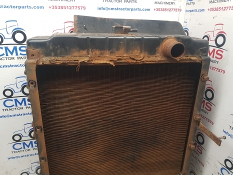 Case 5000 5140, 5250 Engine Water Cooling Radiator 104753a1; 104753a2; A190604 - Radiator pentru Tractor agricol: Foto 3 Case 5000 5140, 5250 Engine Water Cooling Radiator 104753a1; 104753a2; A190604 - Radiator pentru Tractor agricol: Foto 3