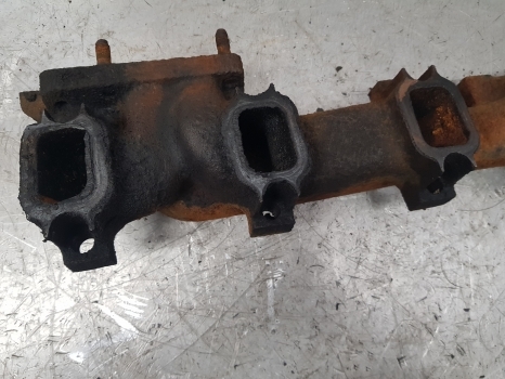 Case 5120, 5220 Exhaust Manifold J901919; 3901919; 76194614 - Galerie evacuare pentru Tractor agricol: Foto 4 Case 5120, 5220 Exhaust Manifold J901919; 3901919; 76194614 - Galerie evacuare pentru Tractor agricol: Foto 4