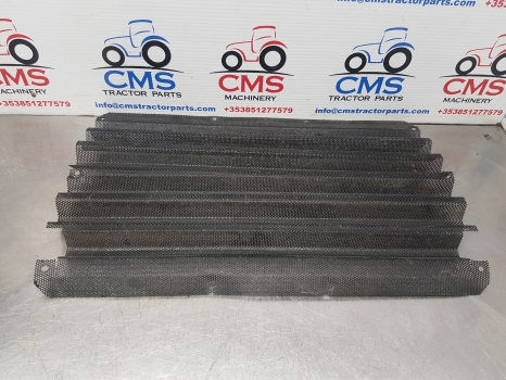 Case 856 Xl, 1056, 845, 956, Cab Front Grille 85642c2, 85642c2 - Grilă: Foto 3 Case 856 Xl, 1056, 845, 956, Cab Front Grille 85642c2, 85642c2 - Grilă: Foto 3