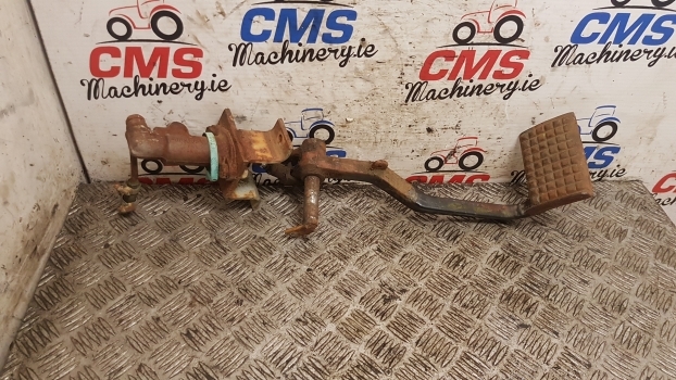 Case International 856 Xl Clutch Pedal Slave Cylinder 3234618r1, 1500215c92 - Cilindru ambreiaj pentru Tractor agricol: Foto 3 Case International 856 Xl Clutch Pedal Slave Cylinder 3234618r1, 1500215c92 - Cilindru ambreiaj pentru Tractor agricol: Foto 3
