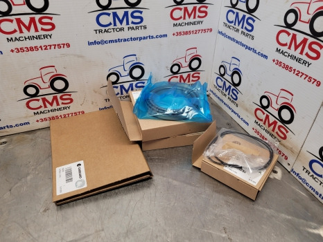 Claas Arion 500, 600 A34, A35, A36, A37 Front Axle Hub Replacement Kit 45180 - Axă față: Foto 1 Claas Arion 500, 600 A34, A35, A36, A37 Front Axle Hub Replacement Kit 45180 - Axă față: Foto 1