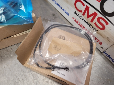 Claas Arion 500, 600 A34, A35, A36, A37 Front Axle Hub Replacement Kit 45180 - Axă față: Foto 4 Claas Arion 500, 600 A34, A35, A36, A37 Front Axle Hub Replacement Kit 45180 - Axă față: Foto 4