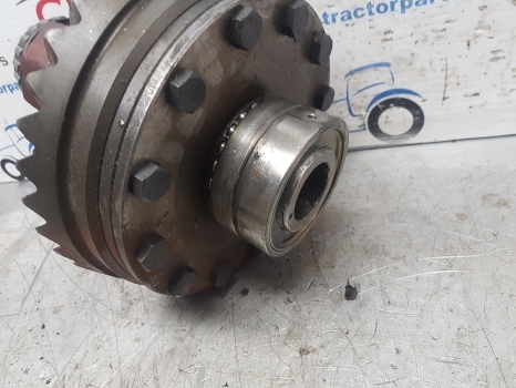 Claas Renault Ares 600, 800 Ser Front Axle Differential 6000103383, 6000103520 - Diferențial pentru Tractor agricol: Foto 4 Claas Renault Ares 600, 800 Ser Front Axle Differential 6000103383, 6000103520 - Diferențial pentru Tractor agricol: Foto 4