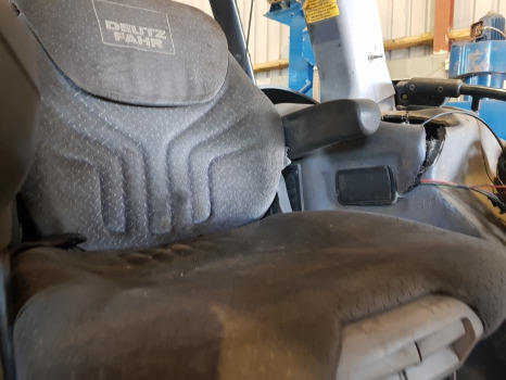 Deutz Agrotron M620 Driver Seat 0.014.5564.4, 0.014.4890.0/10, 0.014.8632.4 - Scaun: Foto 3 Deutz Agrotron M620 Driver Seat 0.014.5564.4, 0.014.4890.0/10, 0.014.8632.4 - Scaun: Foto 3