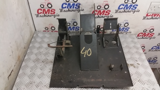 Ford 40 Series Cab Pedal Support Plate, Steering Support 82850738 E9nn3r863ah11m - Pedala pentru Tractor agricol: Foto 1 Ford 40 Series Cab Pedal Support Plate, Steering Support 82850738 E9nn3r863ah11m - Pedala pentru Tractor agricol: Foto 1