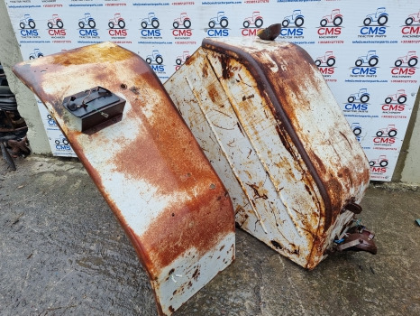 Ford 5000, 6000, 7000 Mudguard Pair Genuine, 82008463, 82008463 - Aripă: Foto 2 Ford 5000, 6000, 7000 Mudguard Pair Genuine, 82008463, 82008463 - Aripă: Foto 2