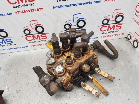 Ford 655, 655a, 550, 555, 555a Digger Loader Control Hydraulic Valve Complete - Supapa hidraulica pentru Buldoexcavator: Foto 1 Ford 655, 655a, 550, 555, 555a Digger Loader Control Hydraulic Valve Complete - Supapa hidraulica pentru Buldoexcavator: Foto 1