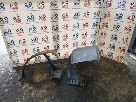 Ford 7740, 5640, 6640 Front Mudguard Bracket Kit E9nn16224aa11b, E9nn16225aa11b - Aripă: Foto 1 Ford 7740, 5640, 6640 Front Mudguard Bracket Kit E9nn16224aa11b, E9nn16225aa11b - Aripă: Foto 1