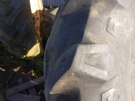Ford Rear Wheel Complete R38 Pirelli Tm700 580/70r38 - Roată completă pentru Tractor agricol: Foto 2 Ford Rear Wheel Complete R38 Pirelli Tm700 580/70r38 - Roată completă pentru Tractor agricol: Foto 2