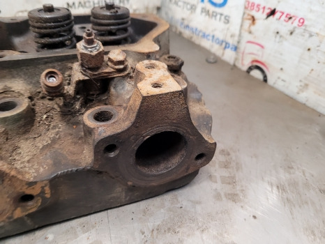 John Deere 6600, 6506, 6800, 6900 Engine Cylinder Head R112747, Re48617 - Chiulasă: Foto 2 John Deere 6600, 6506, 6800, 6900 Engine Cylinder Head R112747, Re48617 - Chiulasă: Foto 2