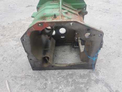 John Deere 6610, 6510, 6500, 6600 Range Transmission Housing Al115225, L114798 - Cutie de viteze pentru Tractor agricol: Foto 3 John Deere 6610, 6510, 6500, 6600 Range Transmission Housing Al115225, L114798 - Cutie de viteze pentru Tractor agricol: Foto 3
