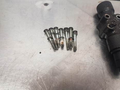 Kubota M5092 Hydraulic Valves 1621n2, M5092 - Hidraulică: Foto 4 Kubota M5092 Hydraulic Valves 1621n2, M5092 - Hidraulică: Foto 4