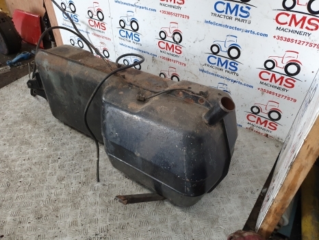 Lamborghini 1106 4wd Right Hand Side Diesel Tank 0.257.8143.3/40 - Rezervor combustibil pentru Tractor agricol: Foto 5 Lamborghini 1106 4wd Right Hand Side Diesel Tank 0.257.8143.3/40 - Rezervor combustibil pentru Tractor agricol: Foto 5