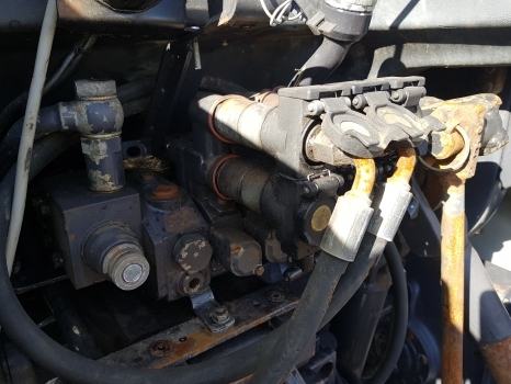 Landini Mythos Series Mythos 115, Mythos Spool Valve Valves Assembly - Supapa hidraulica: Foto 1 Landini Mythos Series Mythos 115, Mythos Spool Valve Valves Assembly - Supapa hidraulica: Foto 1