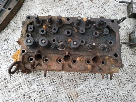 Massey Ferguson 133, 135, 140, 145, 148, 150, Ad3.152 Cylinder Head 86550 - Chiulasă pentru Tractor agricol: Foto 1 Massey Ferguson 133, 135, 140, 145, 148, 150, Ad3.152 Cylinder Head 86550 - Chiulasă pentru Tractor agricol: Foto 1